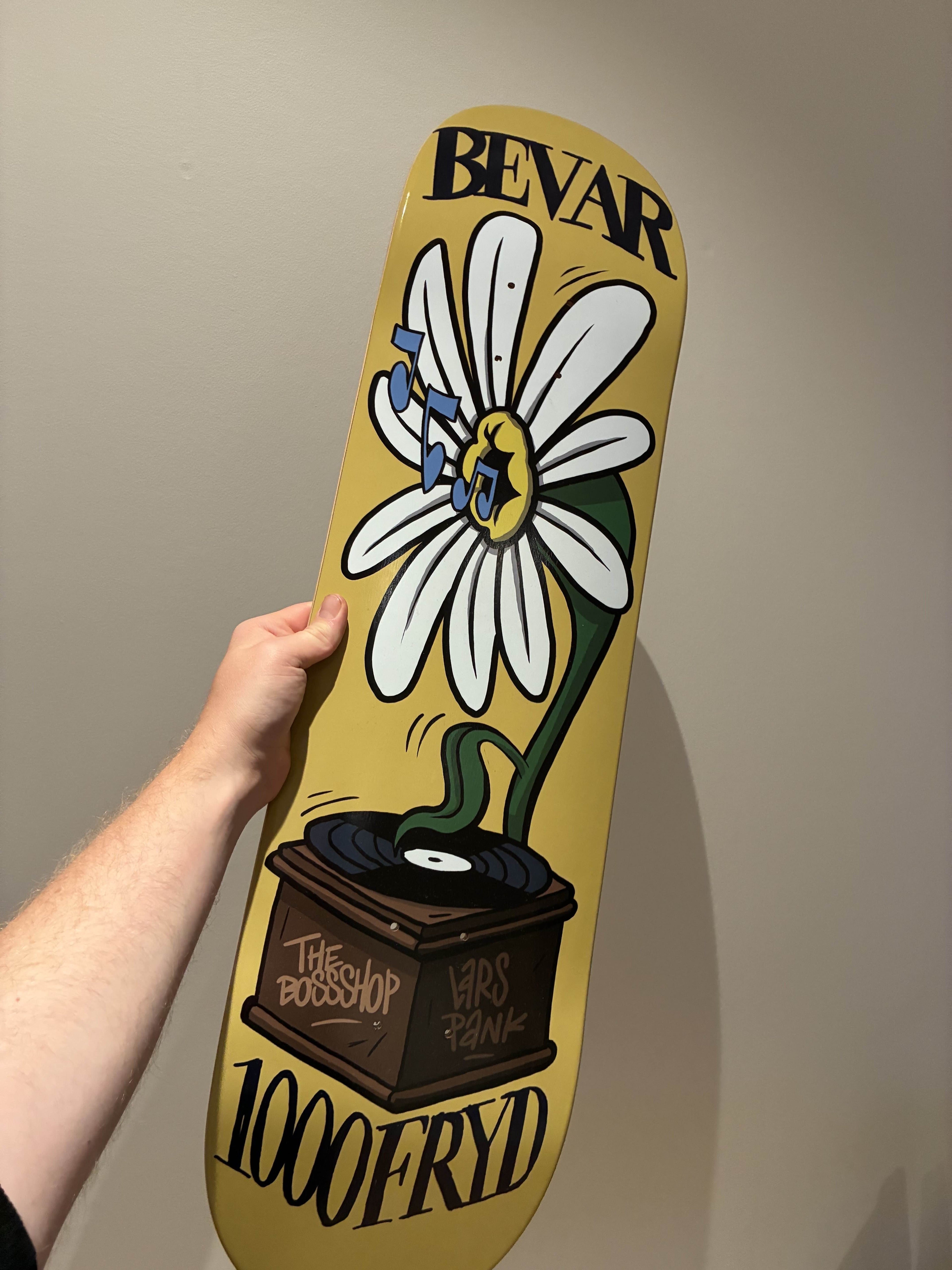1000Fryd Skateboard